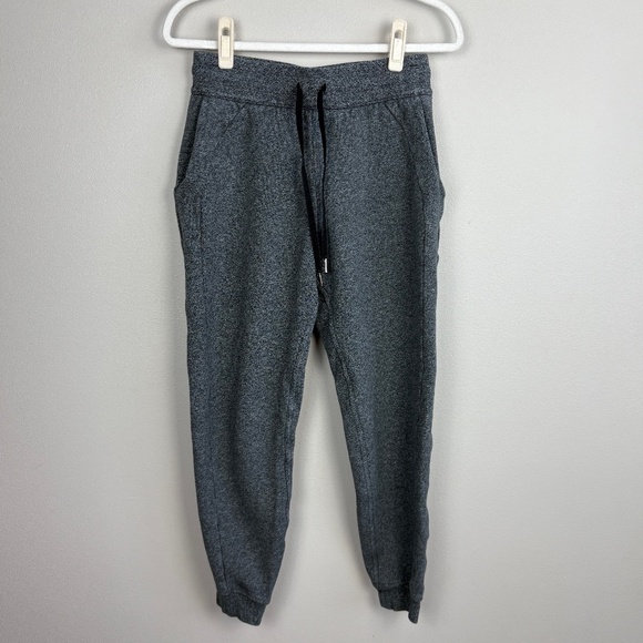 Lululemon Scuba Jogger in Heathered Speckled Black - Size 6 - Picture 1 of 7